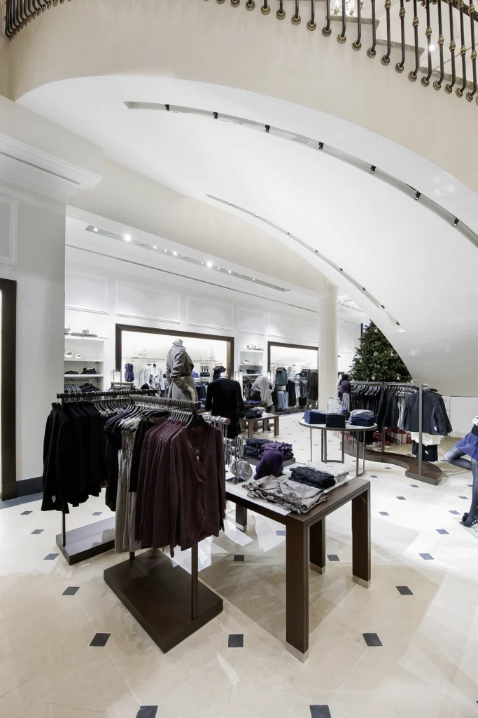 Banana Republic Flagship Milano — 10