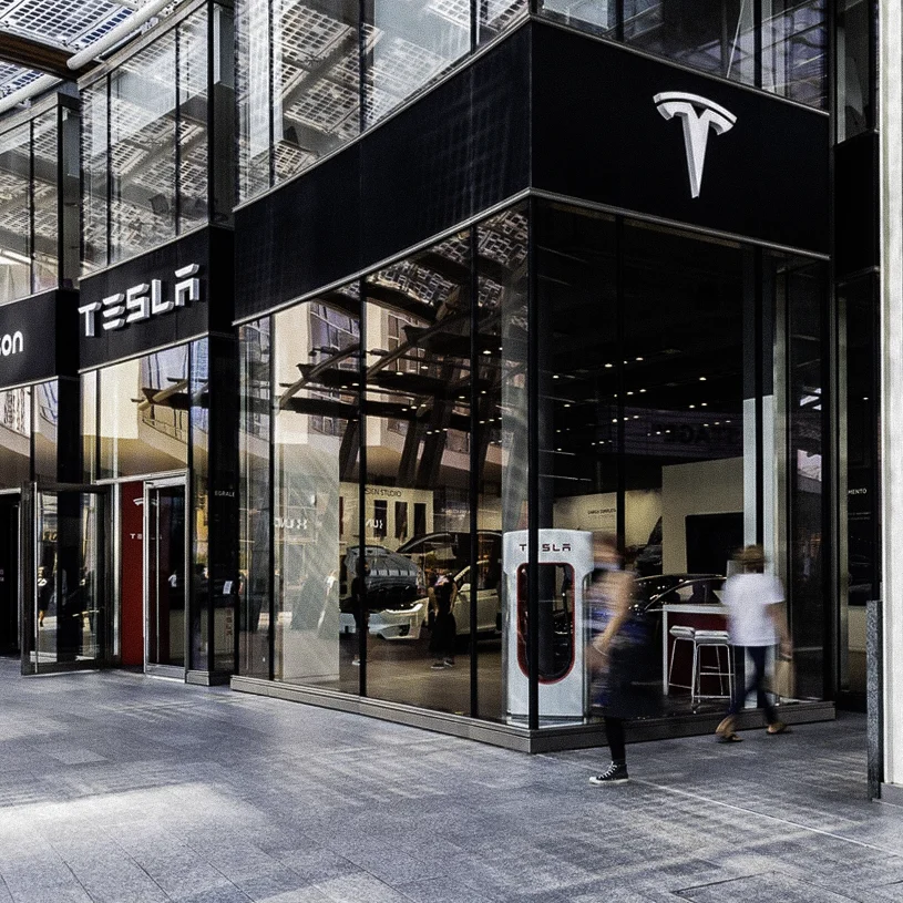 Tesla Flagship Store Milano