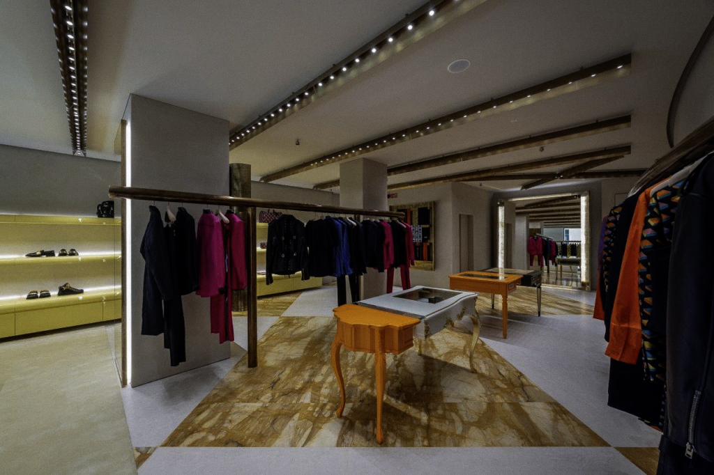 Moschino Via Spiga