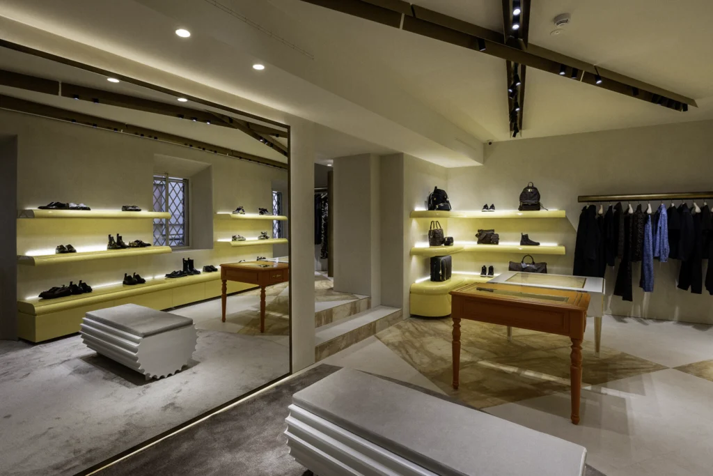 Moschino Roma — 3